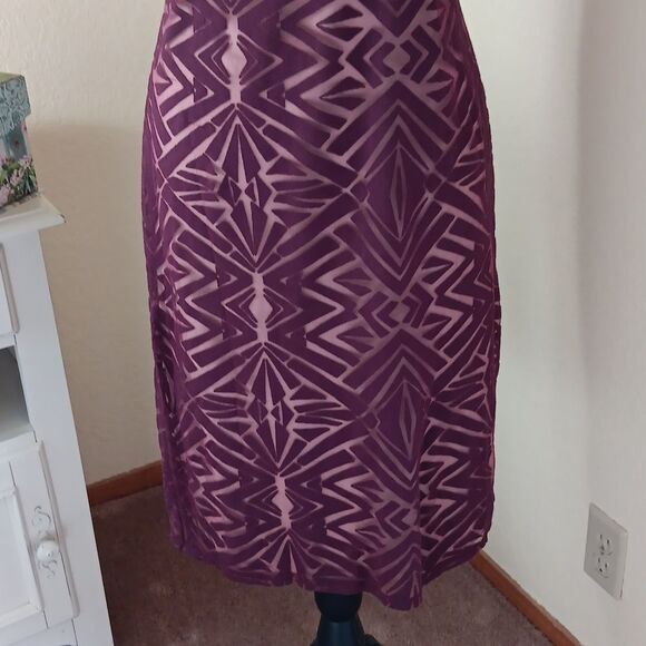 Kelly Renee Geometric Patterned Burgundy Burnt Out Velvet Dress - Picture 3 of 9